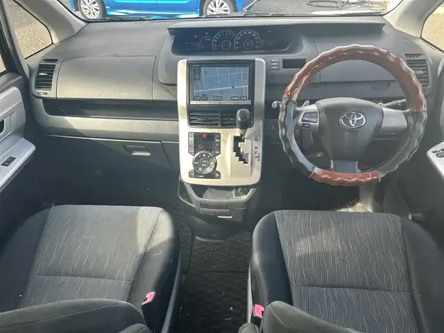 トヨタ ヴォクシー ZS 新潟県 2013(平25)年 17.8万km ブラック メモリナビ/ワンセグテレビ/バックカメラ/ウィンカーミラー/ドアバイザー/プッシュスタート/片側パワースライドドア