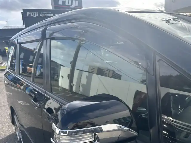 トヨタ ヴォクシー ZS 新潟県 2013(平25)年 17.8万km ブラック メモリナビ/ワンセグテレビ/バックカメラ/ウィンカーミラー/ドアバイザー/プッシュスタート/片側パワースライドドア