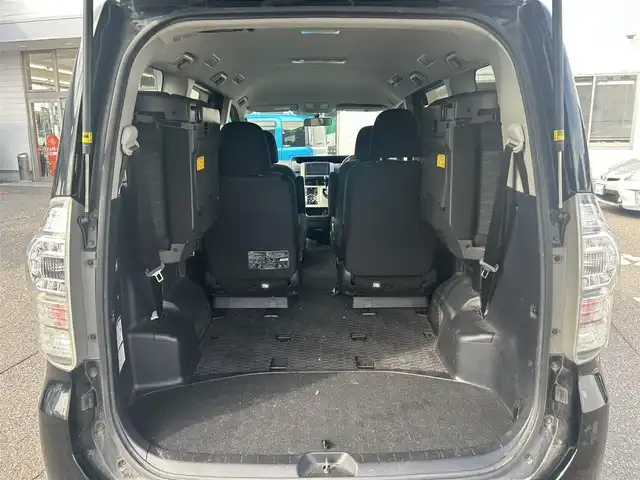 トヨタ ヴォクシー ZS 新潟県 2013(平25)年 17.8万km ブラック メモリナビ/ワンセグテレビ/バックカメラ/ウィンカーミラー/ドアバイザー/プッシュスタート/片側パワースライドドア