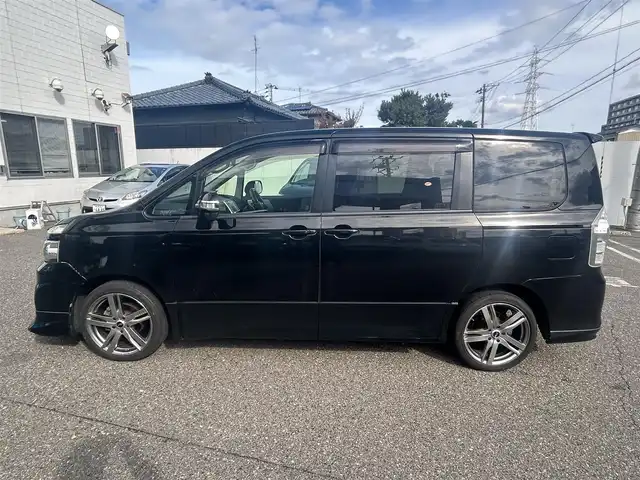 トヨタ ヴォクシー ZS 新潟県 2013(平25)年 17.8万km ブラック メモリナビ/ワンセグテレビ/バックカメラ/ウィンカーミラー/ドアバイザー/プッシュスタート/片側パワースライドドア