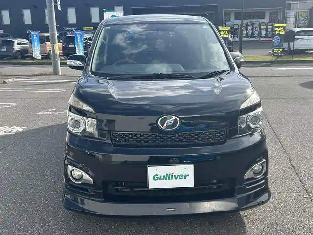 トヨタ ヴォクシー ZS 新潟県 2013(平25)年 17.8万km ブラック メモリナビ/ワンセグテレビ/バックカメラ/ウィンカーミラー/ドアバイザー/プッシュスタート/片側パワースライドドア