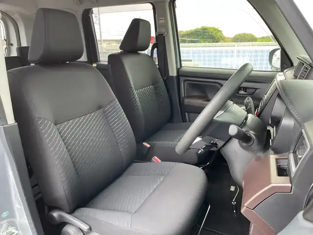 トヨタ ルーミー G－T 千葉県 2017(平29)年 1.9万km ブライトシルバーM 純正メモリナビ/(フルセグTV/BT/CD/FM/AM)/バックカメラ/衝突被害軽減システム/クルーズコントロール/両側パワースライドドア/横滑り防止装置/ビルトインETC/ドライブレコーダー/アイドリングストップ/オートライト/ウィンカーミラー/電動格納ミラー/シートリフター/プッシュスタート/スマートキー/フロアマット/ドアバイザー/スペアキー/取扱説明書/保証書