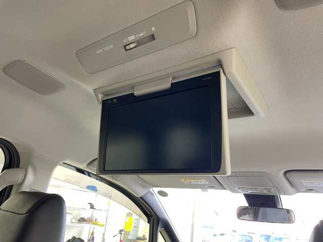 トヨタ エスクァイア Gi 岐阜県 2017(平29)年 4.3万km スパークリングブラックパールクリスタルシャイン 純正フリップダウンモニター/純正9インチSDナビ（NSZT-Y66T)/フルセグ/BT/DVD/USB/HDMI/バックカメラ/ビルトインETC/トヨタセーフティセンスC/・プリクラッシュセーフティシステム/・レーンディパーチャーアラート/・オートマチックハイビーム/クルーズコントロール/アイドリングストップ/合皮シート/前席シートヒーター/両側パワースライドドア/ウッドコンビハンドル/純正15インチAW/サイドバイザー/プッシュスタート/LEDオートライト/フォグランプ/MTモード付AT