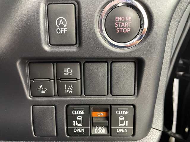 トヨタ エスクァイア Gi 岐阜県 2017(平29)年 4.3万km スパークリングブラックパールクリスタルシャイン 純正フリップダウンモニター/純正9インチSDナビ（NSZT-Y66T)/フルセグ/BT/DVD/USB/HDMI/バックカメラ/ビルトインETC/トヨタセーフティセンスC/・プリクラッシュセーフティシステム/・レーンディパーチャーアラート/・オートマチックハイビーム/クルーズコントロール/アイドリングストップ/合皮シート/前席シートヒーター/両側パワースライドドア/ウッドコンビハンドル/純正15インチAW/サイドバイザー/プッシュスタート/LEDオートライト/フォグランプ/MTモード付AT