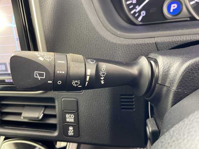 トヨタ エスクァイア Gi 岐阜県 2017(平29)年 4.3万km スパークリングブラックパールクリスタルシャイン 純正フリップダウンモニター/純正9インチSDナビ（NSZT-Y66T)/フルセグ/BT/DVD/USB/HDMI/バックカメラ/ビルトインETC/トヨタセーフティセンスC/・プリクラッシュセーフティシステム/・レーンディパーチャーアラート/・オートマチックハイビーム/クルーズコントロール/アイドリングストップ/合皮シート/前席シートヒーター/両側パワースライドドア/ウッドコンビハンドル/純正15インチAW/サイドバイザー/プッシュスタート/LEDオートライト/フォグランプ/MTモード付AT