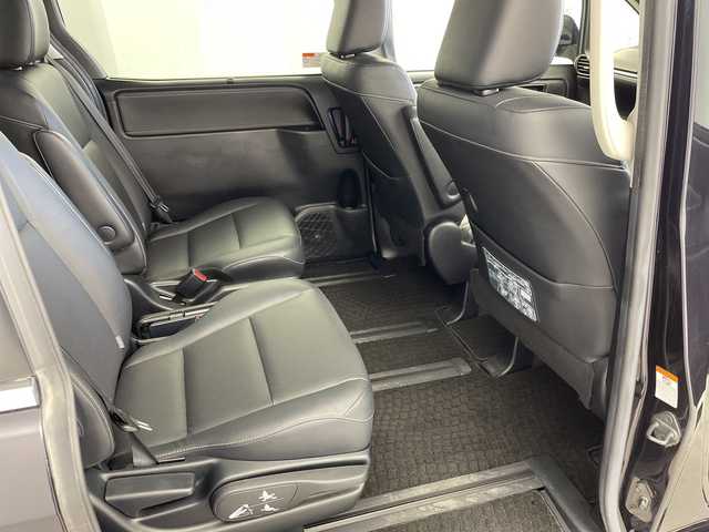 トヨタ エスクァイア Gi 岐阜県 2017(平29)年 4.3万km スパークリングブラックパールクリスタルシャイン 純正フリップダウンモニター/純正9インチSDナビ（NSZT-Y66T)/フルセグ/BT/DVD/USB/HDMI/バックカメラ/ビルトインETC/トヨタセーフティセンスC/・プリクラッシュセーフティシステム/・レーンディパーチャーアラート/・オートマチックハイビーム/クルーズコントロール/アイドリングストップ/合皮シート/前席シートヒーター/両側パワースライドドア/ウッドコンビハンドル/純正15インチAW/サイドバイザー/プッシュスタート/LEDオートライト/フォグランプ/MTモード付AT