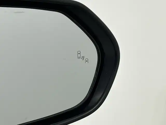 トヨタ ヤリス ハイブリッド Z 三重県 2021(令3)年 2.8万km ホワイトパールクリスタルシャイン /禁煙車//純正ナビ//パノラミックビューモニター//トヨタセーフティセンス//レーダークルーズコントロール//オートマチックハイビーム//プリクラッシュセーフティ//レーントレーシングアシスト//ビルトインETC2.0//前席シートヒーター//ブラインドスポットモニター//ステアリングスイッチ//LEDヘッドライト//オートライト//スマートキー