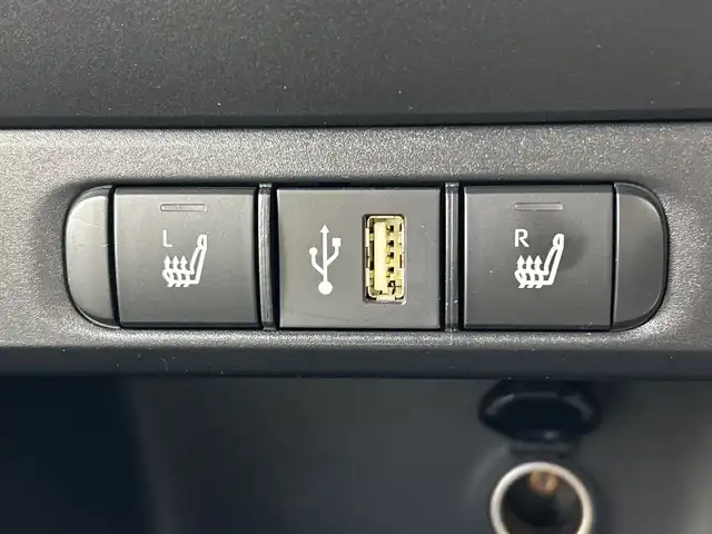 トヨタ ヤリス ハイブリッド Z 三重県 2021(令3)年 2.8万km ホワイトパールクリスタルシャイン /禁煙車//純正ナビ//パノラミックビューモニター//トヨタセーフティセンス//レーダークルーズコントロール//オートマチックハイビーム//プリクラッシュセーフティ//レーントレーシングアシスト//ビルトインETC2.0//前席シートヒーター//ブラインドスポットモニター//ステアリングスイッチ//LEDヘッドライト//オートライト//スマートキー