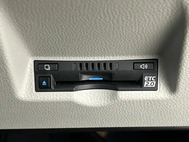 トヨタ ヤリス ハイブリッド Z 三重県 2021(令3)年 2.8万km ホワイトパールクリスタルシャイン /禁煙車//純正ナビ//パノラミックビューモニター//トヨタセーフティセンス//レーダークルーズコントロール//オートマチックハイビーム//プリクラッシュセーフティ//レーントレーシングアシスト//ビルトインETC2.0//前席シートヒーター//ブラインドスポットモニター//ステアリングスイッチ//LEDヘッドライト//オートライト//スマートキー