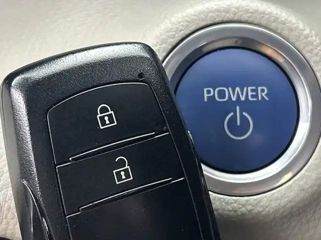 トヨタ ヤリス ハイブリッド Z 三重県 2021(令3)年 2.8万km ホワイトパールクリスタルシャイン /禁煙車//純正ナビ//パノラミックビューモニター//トヨタセーフティセンス//レーダークルーズコントロール//オートマチックハイビーム//プリクラッシュセーフティ//レーントレーシングアシスト//ビルトインETC2.0//前席シートヒーター//ブラインドスポットモニター//ステアリングスイッチ//LEDヘッドライト//オートライト//スマートキー