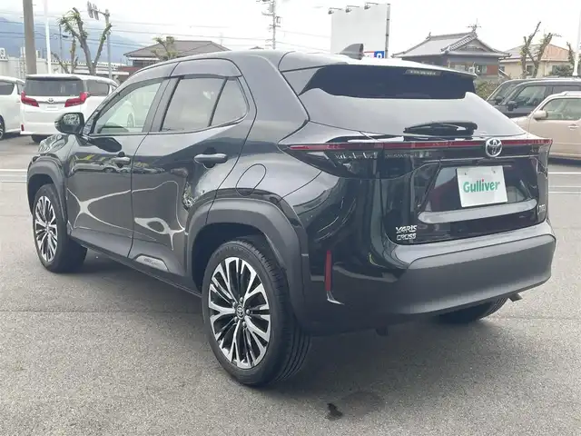 トヨタ ヤリスクロス ハイブリッド Z 愛媛県 2023(令5)年 2万km ブラックマイカ 純正8型ディスプレイオーディオ(フルセグTV/BT)/全周囲カメラ/トヨタセーフティセンス/レーダークルーズコントロール/ブラインドスポットモニター/クリアランスソナー/衝突被害軽減装置/車線逸脱防止装置/電動リアゲート/ハーフレザー/シートヒーター/パワーシート/ステアリングヒーター/スイッチ/電格ミラー/ヒートミラー/純正ラバーマット/ドアバイザー/ETC/LEDヘッドライト/現状サマー(純正AW)(215/50/R18)/DUNLOP ENASAVE EC300+/禁煙車