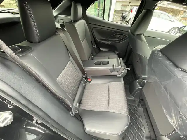 トヨタ ヤリスクロス ハイブリッド Z 愛媛県 2023(令5)年 2万km ブラックマイカ 純正8型ディスプレイオーディオ(フルセグTV/BT)/全周囲カメラ/トヨタセーフティセンス/レーダークルーズコントロール/ブラインドスポットモニター/クリアランスソナー/衝突被害軽減装置/車線逸脱防止装置/電動リアゲート/ハーフレザー/シートヒーター/パワーシート/ステアリングヒーター/スイッチ/電格ミラー/ヒートミラー/純正ラバーマット/ドアバイザー/ETC/LEDヘッドライト/現状サマー(純正AW)(215/50/R18)/DUNLOP ENASAVE EC300+/禁煙車