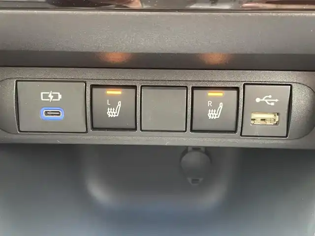 トヨタ ヤリスクロス ハイブリッド Z 愛媛県 2023(令5)年 2万km ブラックマイカ 純正8型ディスプレイオーディオ(フルセグTV/BT)/全周囲カメラ/トヨタセーフティセンス/レーダークルーズコントロール/ブラインドスポットモニター/クリアランスソナー/衝突被害軽減装置/車線逸脱防止装置/電動リアゲート/ハーフレザー/シートヒーター/パワーシート/ステアリングヒーター/スイッチ/電格ミラー/ヒートミラー/純正ラバーマット/ドアバイザー/ETC/LEDヘッドライト/現状サマー(純正AW)(215/50/R18)/DUNLOP ENASAVE EC300+/禁煙車