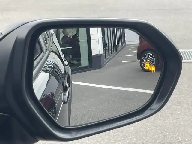 トヨタ ヤリスクロス ハイブリッド Z 愛媛県 2023(令5)年 2万km ブラックマイカ 純正8型ディスプレイオーディオ(フルセグTV/BT)/全周囲カメラ/トヨタセーフティセンス/レーダークルーズコントロール/ブラインドスポットモニター/クリアランスソナー/衝突被害軽減装置/車線逸脱防止装置/電動リアゲート/ハーフレザー/シートヒーター/パワーシート/ステアリングヒーター/スイッチ/電格ミラー/ヒートミラー/純正ラバーマット/ドアバイザー/ETC/LEDヘッドライト/現状サマー(純正AW)(215/50/R18)/DUNLOP ENASAVE EC300+/禁煙車