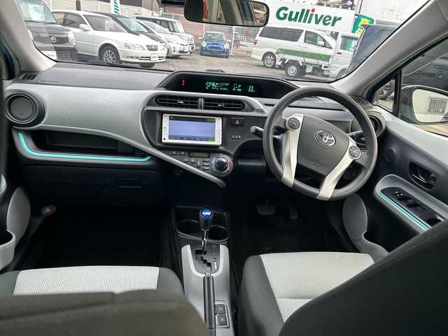 トヨタ アクア S 富山県 2013(平25)年 15.4万km クールソーダメタリック ワンオーナー/スマートキー×２/純正メモリーナビ(NSCP-W62)/CD/BT/ワンセグTV/バックカメラ/ETC/前席シートヒーター/前後ドラレコ(ZDR017)/LEDヘッドライト/プッシュスタート/純正フロアマット/オートライト/横滑り防止装置/ステアリングスイッチ/電格ウィンカーミラー/ヘッドライトレベライザー/ドアバイザー/ナノイー/保証書・取説・ナビ取説