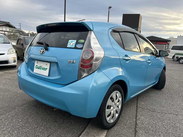 トヨタ アクア S 富山県 2013(平25)年 15.4万km クールソーダメタリック ワンオーナー/スマートキー×２/純正メモリーナビ(NSCP-W62)/CD/BT/ワンセグTV/バックカメラ/ETC/前席シートヒーター/前後ドラレコ(ZDR017)/LEDヘッドライト/プッシュスタート/純正フロアマット/オートライト/横滑り防止装置/ステアリングスイッチ/電格ウィンカーミラー/ヘッドライトレベライザー/ドアバイザー/ナノイー/保証書・取説・ナビ取説