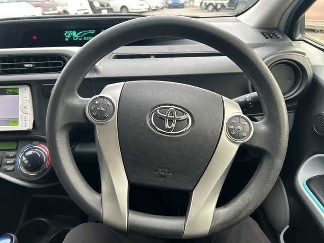 トヨタ アクア S 富山県 2013(平25)年 15.4万km クールソーダメタリック ワンオーナー/スマートキー×２/純正メモリーナビ(NSCP-W62)/CD/BT/ワンセグTV/バックカメラ/ETC/前席シートヒーター/前後ドラレコ(ZDR017)/LEDヘッドライト/プッシュスタート/純正フロアマット/オートライト/横滑り防止装置/ステアリングスイッチ/電格ウィンカーミラー/ヘッドライトレベライザー/ドアバイザー/ナノイー/保証書・取説・ナビ取説