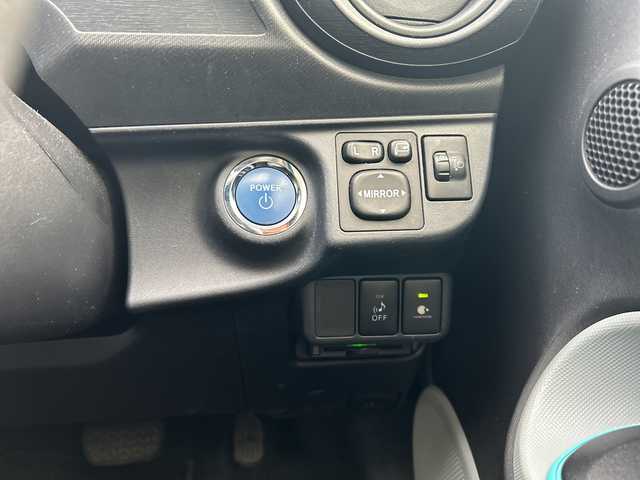 トヨタ アクア S 富山県 2013(平25)年 15.4万km クールソーダメタリック ワンオーナー/スマートキー×２/純正メモリーナビ(NSCP-W62)/CD/BT/ワンセグTV/バックカメラ/ETC/前席シートヒーター/前後ドラレコ(ZDR017)/LEDヘッドライト/プッシュスタート/純正フロアマット/オートライト/横滑り防止装置/ステアリングスイッチ/電格ウィンカーミラー/ヘッドライトレベライザー/ドアバイザー/ナノイー/保証書・取説・ナビ取説