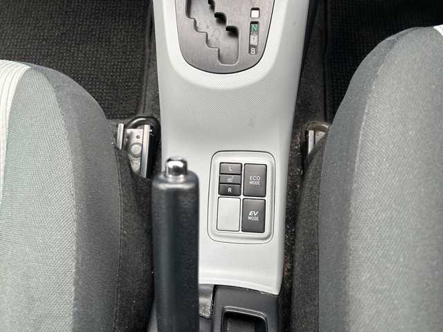 トヨタ アクア S 富山県 2013(平25)年 15.4万km クールソーダメタリック ワンオーナー/スマートキー×２/純正メモリーナビ(NSCP-W62)/CD/BT/ワンセグTV/バックカメラ/ETC/前席シートヒーター/前後ドラレコ(ZDR017)/LEDヘッドライト/プッシュスタート/純正フロアマット/オートライト/横滑り防止装置/ステアリングスイッチ/電格ウィンカーミラー/ヘッドライトレベライザー/ドアバイザー/ナノイー/保証書・取説・ナビ取説