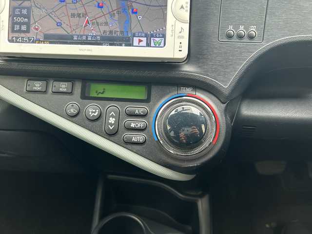 トヨタ アクア S 富山県 2013(平25)年 15.4万km クールソーダメタリック ワンオーナー/スマートキー×２/純正メモリーナビ(NSCP-W62)/CD/BT/ワンセグTV/バックカメラ/ETC/前席シートヒーター/前後ドラレコ(ZDR017)/LEDヘッドライト/プッシュスタート/純正フロアマット/オートライト/横滑り防止装置/ステアリングスイッチ/電格ウィンカーミラー/ヘッドライトレベライザー/ドアバイザー/ナノイー/保証書・取説・ナビ取説