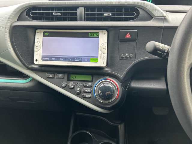 トヨタ アクア S 富山県 2013(平25)年 15.4万km クールソーダメタリック ワンオーナー/スマートキー×２/純正メモリーナビ(NSCP-W62)/CD/BT/ワンセグTV/バックカメラ/ETC/前席シートヒーター/前後ドラレコ(ZDR017)/LEDヘッドライト/プッシュスタート/純正フロアマット/オートライト/横滑り防止装置/ステアリングスイッチ/電格ウィンカーミラー/ヘッドライトレベライザー/ドアバイザー/ナノイー/保証書・取説・ナビ取説