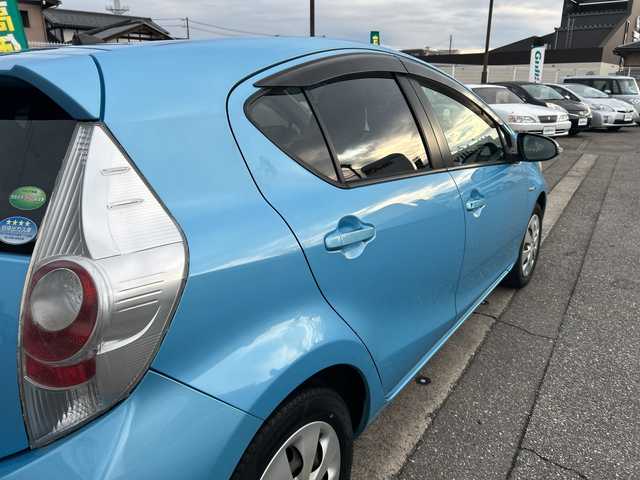 トヨタ アクア S 富山県 2013(平25)年 15.4万km クールソーダメタリック ワンオーナー/スマートキー×２/純正メモリーナビ(NSCP-W62)/CD/BT/ワンセグTV/バックカメラ/ETC/前席シートヒーター/前後ドラレコ(ZDR017)/LEDヘッドライト/プッシュスタート/純正フロアマット/オートライト/横滑り防止装置/ステアリングスイッチ/電格ウィンカーミラー/ヘッドライトレベライザー/ドアバイザー/ナノイー/保証書・取説・ナビ取説