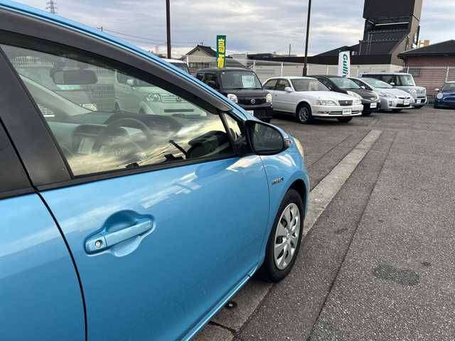 トヨタ アクア S 富山県 2013(平25)年 15.4万km クールソーダメタリック ワンオーナー/スマートキー×２/純正メモリーナビ(NSCP-W62)/CD/BT/ワンセグTV/バックカメラ/ETC/前席シートヒーター/前後ドラレコ(ZDR017)/LEDヘッドライト/プッシュスタート/純正フロアマット/オートライト/横滑り防止装置/ステアリングスイッチ/電格ウィンカーミラー/ヘッドライトレベライザー/ドアバイザー/ナノイー/保証書・取説・ナビ取説