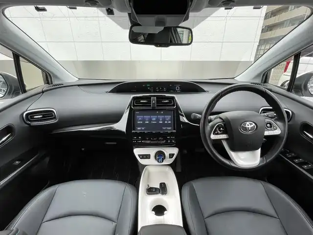 トヨタ プリウス A ツーリングセレクション 東京都 2016(平28)年 2.3万km ホワイトパールクリスタルシャイン モデリスタフロントスポイラー/モデリスタサイドスカート/モデリスタリアスカート/純正９インチSDナビ/CD/DVD/FM・AM/SD/Bluetooth//フルセグTV/バックカメラ/ETC/ヘッドアップディスプレイ/パーキングアシスト/プリクラッシュセーフティ/レーンキープアシスト/レーダークルーズコントロール/オートハイビーム/クリアランスソナー/ブラインドスポットモニター/シートヒーター/純正17インチアルミホイール/純正フロアマット/LEDヘッドライト/保証書/取扱説明書/スペアキー