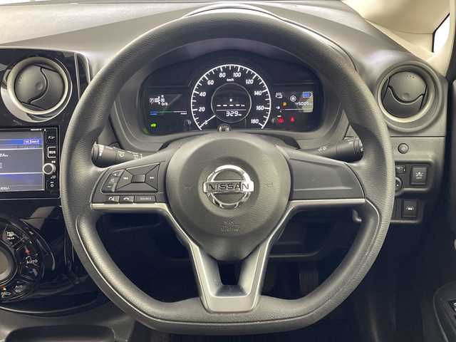 日産 ノート e－パワー X 岐阜県 2017(平29)年 4.5万km ソニックブルー 純正ナビ/　(AM/FM/CD/DVD/Bluetooth/フルセグTV)/アラウンドビューモニター/デジタルインナーミラー/エマージェンシーブレーキ/レーンキープアシスト/コーナーセンサー/ドライブレコーダー/ETC/LEDヘッドライト/オートライト/純正フロアマット/純正ドアバイザー