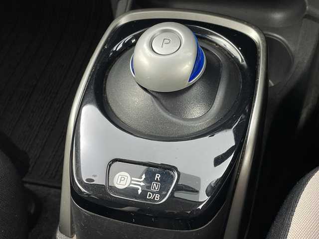 日産 ノート e－パワー X 岐阜県 2017(平29)年 4.5万km ソニックブルー 純正ナビ/　(AM/FM/CD/DVD/Bluetooth/フルセグTV)/アラウンドビューモニター/デジタルインナーミラー/エマージェンシーブレーキ/レーンキープアシスト/コーナーセンサー/ドライブレコーダー/ETC/LEDヘッドライト/オートライト/純正フロアマット/純正ドアバイザー