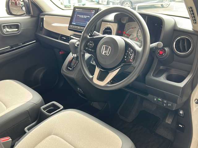 ホンダ Ｎ ＯＮＥ オリジナル 静岡県 2024(令6)年 1.9万km プラチナホワイトパール 純正ナビ/フルセグ/Bluetooth/ipod/USB/AM/FM/主要装備/・純正ナビ　/・レーダークルーズコントロール　/・ドライブレコーダー　/・スマートキー　/・バックカメラ　/・ＥＴＣ　/・ステアリングリモコン　/・オートホールド　/・レーンキープ　/・ホンダセンシング　/・ＬＥＤヘッドライト　/・スペアキー/・純正ホイールキャップ/・純正フロアマット/・ハーフレザーシート/・プッシュスタート/・横すべり防止装置/・衝突軽減システム
