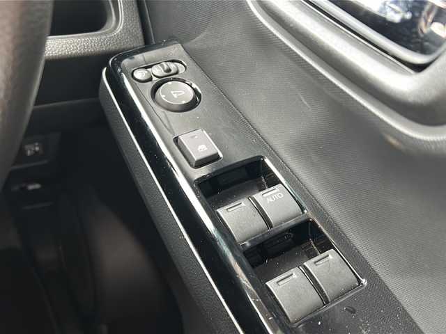 ホンダ Ｎ ＯＮＥ オリジナル 静岡県 2024(令6)年 1.9万km プラチナホワイトパール 純正ナビ/フルセグ/Bluetooth/ipod/USB/AM/FM/主要装備/・純正ナビ　/・レーダークルーズコントロール　/・ドライブレコーダー　/・スマートキー　/・バックカメラ　/・ＥＴＣ　/・ステアリングリモコン　/・オートホールド　/・レーンキープ　/・ホンダセンシング　/・ＬＥＤヘッドライト　/・スペアキー/・純正ホイールキャップ/・純正フロアマット/・ハーフレザーシート/・プッシュスタート/・横すべり防止装置/・衝突軽減システム