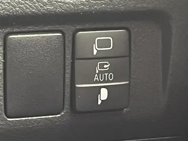 トヨタ ヴェルファイア 2．4Z ゴールデンアイズ 群馬県 2013(平25)年 8万km ホワイトパールクリスタルシャイン フリップダウンモニター　純正８インチナビ　バックカメラ　両側パワースライドドア　クルーズコントロール　ＨＩＤオートライト　ハーフレザーシート　オットマン　パワーバックドア　スマートキー　ＥＴＣ　禁煙車