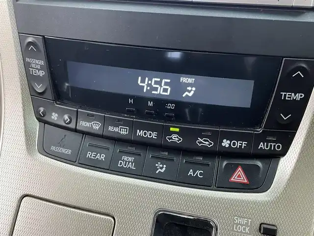 トヨタ ヴェルファイア 2．4Z ゴールデンアイズ 群馬県 2013(平25)年 8万km ホワイトパールクリスタルシャイン フリップダウンモニター　純正８インチナビ　バックカメラ　両側パワースライドドア　クルーズコントロール　ＨＩＤオートライト　ハーフレザーシート　オットマン　パワーバックドア　スマートキー　ＥＴＣ　禁煙車