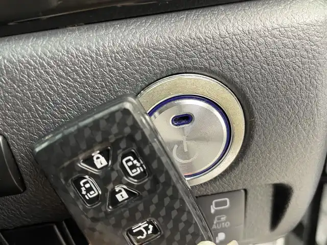 トヨタ ヴェルファイア 2．4Z ゴールデンアイズ 群馬県 2013(平25)年 8万km ホワイトパールクリスタルシャイン フリップダウンモニター　純正８インチナビ　バックカメラ　両側パワースライドドア　クルーズコントロール　ＨＩＤオートライト　ハーフレザーシート　オットマン　パワーバックドア　スマートキー　ＥＴＣ　禁煙車