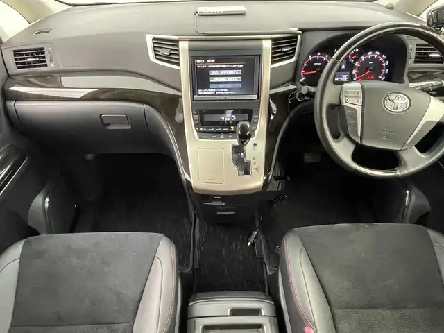 トヨタ ヴェルファイア 2．4Z ゴールデンアイズ 群馬県 2013(平25)年 8万km ホワイトパールクリスタルシャイン フリップダウンモニター　純正８インチナビ　バックカメラ　両側パワースライドドア　クルーズコントロール　ＨＩＤオートライト　ハーフレザーシート　オットマン　パワーバックドア　スマートキー　ＥＴＣ　禁煙車