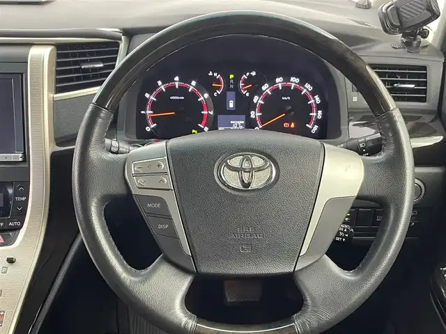 トヨタ ヴェルファイア 2．4Z ゴールデンアイズ 群馬県 2013(平25)年 8万km ホワイトパールクリスタルシャイン フリップダウンモニター　純正８インチナビ　バックカメラ　両側パワースライドドア　クルーズコントロール　ＨＩＤオートライト　ハーフレザーシート　オットマン　パワーバックドア　スマートキー　ＥＴＣ　禁煙車