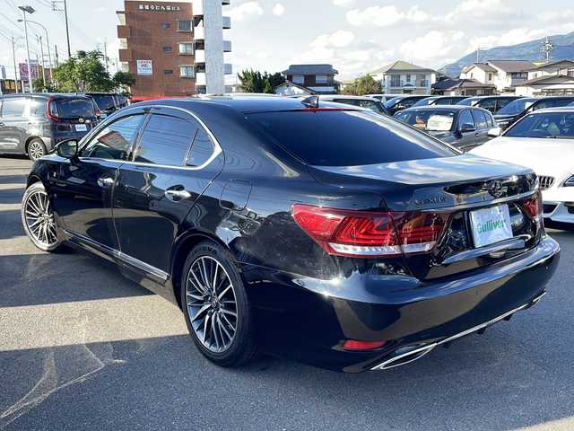 レクサス ＬＳ 460 Fスポーツ 山口県 2016(平28)年 6.3万km ブラック 純正ナビ　/　・Ｂｌｕｅｔｏｏｔｈ/　・フルセグＴＶ/　・ＵＳＢ/　・ＣＤ/ＨｅｉｇｈｔＨｉｇｈ　/レザーシート　/クルーズコントロール　/シートヒーター　/ベンチレーション　/ドライブレコーダー　/パワーシート　/メモリーシート　/純正１９インチアルミ　/ＥＴＣ/ドアレコ