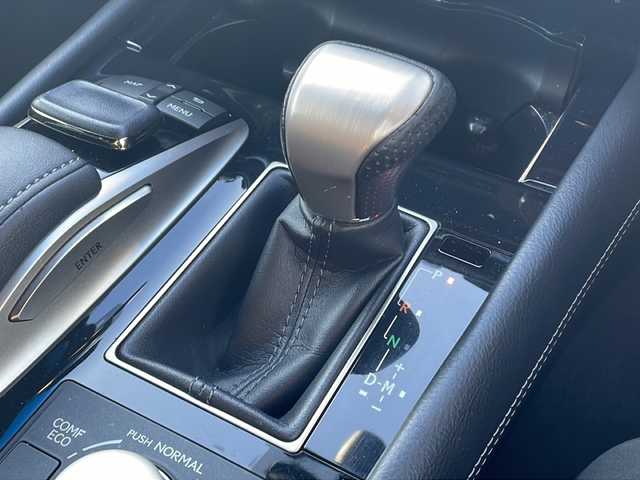 レクサス ＬＳ 460 Fスポーツ 山口県 2016(平28)年 6.3万km ブラック 純正ナビ　/　・Ｂｌｕｅｔｏｏｔｈ/　・フルセグＴＶ/　・ＵＳＢ/　・ＣＤ/ＨｅｉｇｈｔＨｉｇｈ　/レザーシート　/クルーズコントロール　/シートヒーター　/ベンチレーション　/ドライブレコーダー　/パワーシート　/メモリーシート　/純正１９インチアルミ　/ＥＴＣ/ドアレコ