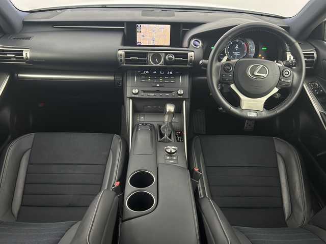 レクサス ＩＳ 300h Fスポーツ 福島県 2014(平26)年 8.6万km ホワイトノーヴァガラスフレーク /禁車車//レーダークルーズコントロール//シートヒーター//バックカメラ//パドルシフト//ＥＴＣ//純正ナビ/CD・DVD・BT・MSV・フルセグＴＶ//フォグランプ//ステアリングリモコン//パワーシート//ＬＥＤライト//取説・保証書//ハーフレザーシート//カードキー有り