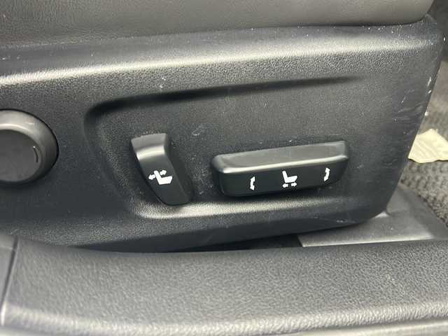 レクサス ＩＳ 300h Fスポーツ 福島県 2014(平26)年 8.6万km ホワイトノーヴァガラスフレーク /禁車車//レーダークルーズコントロール//シートヒーター//バックカメラ//パドルシフト//ＥＴＣ//純正ナビ/CD・DVD・BT・MSV・フルセグＴＶ//フォグランプ//ステアリングリモコン//パワーシート//ＬＥＤライト//取説・保証書//ハーフレザーシート//カードキー有り