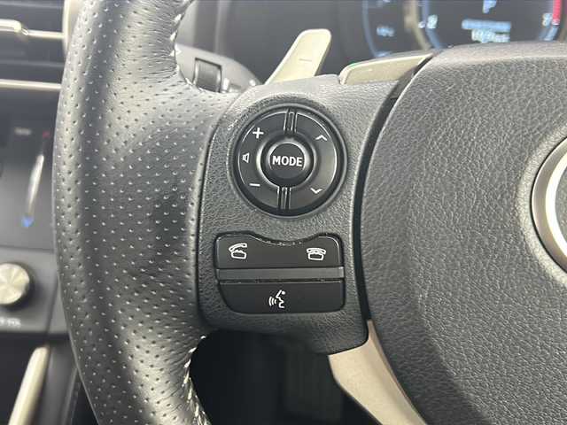 レクサス ＩＳ 300h Fスポーツ 福島県 2014(平26)年 8.6万km ホワイトノーヴァガラスフレーク /禁車車//レーダークルーズコントロール//シートヒーター//バックカメラ//パドルシフト//ＥＴＣ//純正ナビ/CD・DVD・BT・MSV・フルセグＴＶ//フォグランプ//ステアリングリモコン//パワーシート//ＬＥＤライト//取説・保証書//ハーフレザーシート//カードキー有り