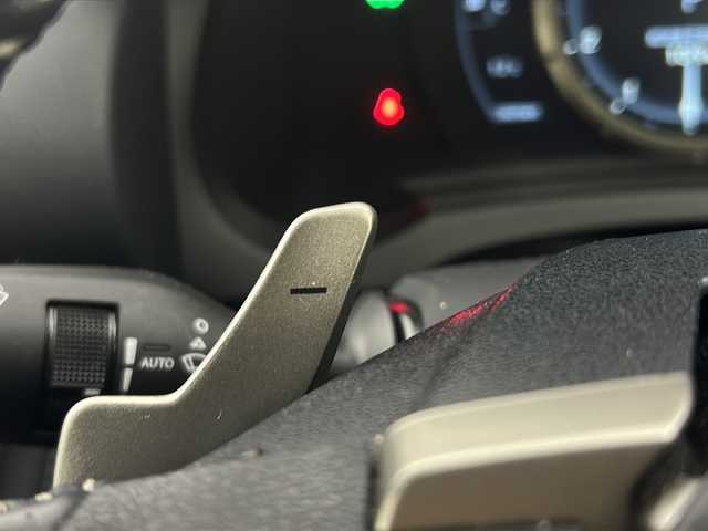 レクサス ＩＳ 300h Fスポーツ 福島県 2014(平26)年 8.6万km ホワイトノーヴァガラスフレーク /禁車車//レーダークルーズコントロール//シートヒーター//バックカメラ//パドルシフト//ＥＴＣ//純正ナビ/CD・DVD・BT・MSV・フルセグＴＶ//フォグランプ//ステアリングリモコン//パワーシート//ＬＥＤライト//取説・保証書//ハーフレザーシート//カードキー有り