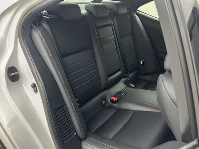 レクサス ＩＳ 300h Fスポーツ 福島県 2014(平26)年 8.6万km ホワイトノーヴァガラスフレーク /禁車車//レーダークルーズコントロール//シートヒーター//バックカメラ//パドルシフト//ＥＴＣ//純正ナビ/CD・DVD・BT・MSV・フルセグＴＶ//フォグランプ//ステアリングリモコン//パワーシート//ＬＥＤライト//取説・保証書//ハーフレザーシート//カードキー有り