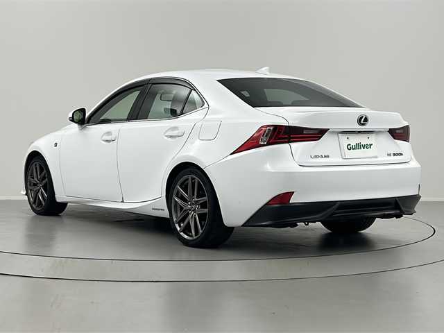 レクサス ＩＳ 300h Fスポーツ 福島県 2014(平26)年 8.6万km ホワイトノーヴァガラスフレーク /禁車車//レーダークルーズコントロール//シートヒーター//バックカメラ//パドルシフト//ＥＴＣ//純正ナビ/CD・DVD・BT・MSV・フルセグＴＶ//フォグランプ//ステアリングリモコン//パワーシート//ＬＥＤライト//取説・保証書//ハーフレザーシート//カードキー有り