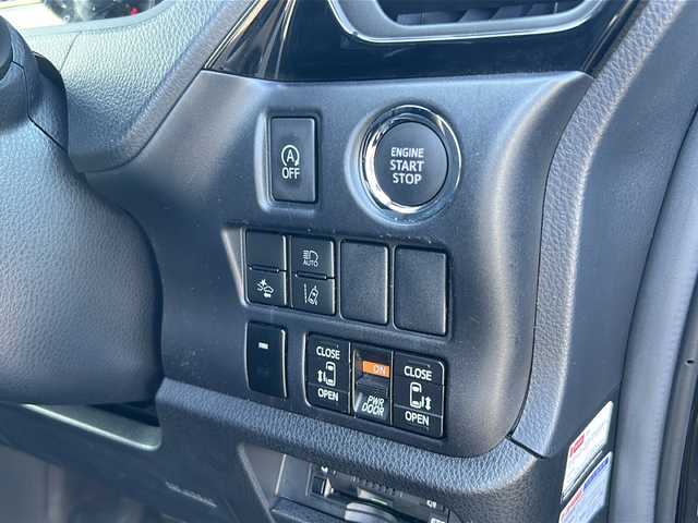 トヨタ ヴォクシー ZS 煌Ⅲ 佐賀県 2021(令3)年 4.5万km ブラック 純正9インチSDナビゲーション/・フルセグTV/CD/DVD/SD/HDMI/Bluetooth/フリップダウンモニター/前後ドライブレコーダー/ビルトインETC2.0/両側パワースライドドア/TVキャンセラー/後席エアコン/ハーフレザーシート/後席サンシェード/ISOFIX対応/革巻きステアリング/ステアリングリモコン/純正16インチアルミホイール/純正LEDヘッドライト/・オートマチックハイビーム/純正LEDフォグランプ/純正フロアマット/トヨタセーフティセンス/・クルーズコントロール/・プリクラッシュセーフティ/・レーンディパーチャーアラート/・パーキングサポートブレーキ/・先行車発進お知らせ機能/・クリアランスソナー