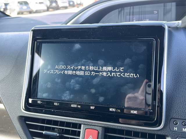 トヨタ ヴォクシー ZS 煌Ⅲ 佐賀県 2021(令3)年 4.5万km ブラック 純正9インチSDナビゲーション/・フルセグTV/CD/DVD/SD/HDMI/Bluetooth/フリップダウンモニター/前後ドライブレコーダー/ビルトインETC2.0/両側パワースライドドア/TVキャンセラー/後席エアコン/ハーフレザーシート/後席サンシェード/ISOFIX対応/革巻きステアリング/ステアリングリモコン/純正16インチアルミホイール/純正LEDヘッドライト/・オートマチックハイビーム/純正LEDフォグランプ/純正フロアマット/トヨタセーフティセンス/・クルーズコントロール/・プリクラッシュセーフティ/・レーンディパーチャーアラート/・パーキングサポートブレーキ/・先行車発進お知らせ機能/・クリアランスソナー
