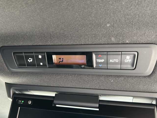 トヨタ ヴォクシー ZS 煌Ⅲ 佐賀県 2021(令3)年 4.5万km ブラック 純正9インチSDナビゲーション/・フルセグTV/CD/DVD/SD/HDMI/Bluetooth/フリップダウンモニター/前後ドライブレコーダー/ビルトインETC2.0/両側パワースライドドア/TVキャンセラー/後席エアコン/ハーフレザーシート/後席サンシェード/ISOFIX対応/革巻きステアリング/ステアリングリモコン/純正16インチアルミホイール/純正LEDヘッドライト/・オートマチックハイビーム/純正LEDフォグランプ/純正フロアマット/トヨタセーフティセンス/・クルーズコントロール/・プリクラッシュセーフティ/・レーンディパーチャーアラート/・パーキングサポートブレーキ/・先行車発進お知らせ機能/・クリアランスソナー