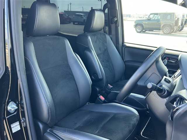 トヨタ ヴォクシー ZS 煌Ⅲ 佐賀県 2021(令3)年 4.5万km ブラック 純正9インチSDナビゲーション/・フルセグTV/CD/DVD/SD/HDMI/Bluetooth/フリップダウンモニター/前後ドライブレコーダー/ビルトインETC2.0/両側パワースライドドア/TVキャンセラー/後席エアコン/ハーフレザーシート/後席サンシェード/ISOFIX対応/革巻きステアリング/ステアリングリモコン/純正16インチアルミホイール/純正LEDヘッドライト/・オートマチックハイビーム/純正LEDフォグランプ/純正フロアマット/トヨタセーフティセンス/・クルーズコントロール/・プリクラッシュセーフティ/・レーンディパーチャーアラート/・パーキングサポートブレーキ/・先行車発進お知らせ機能/・クリアランスソナー