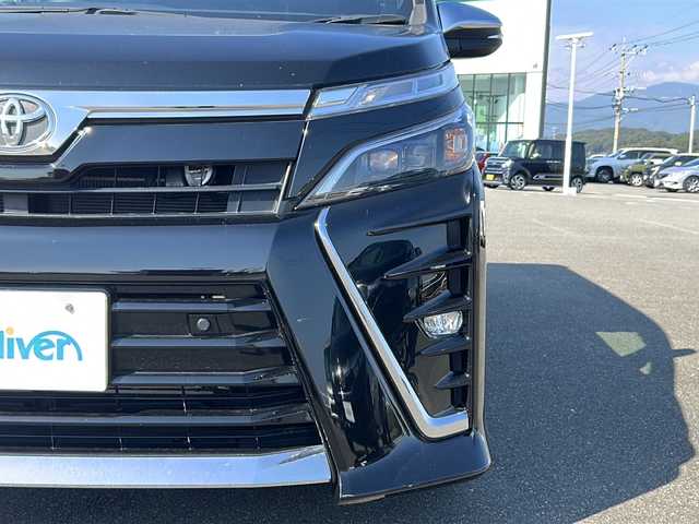 トヨタ ヴォクシー ZS 煌Ⅲ 佐賀県 2021(令3)年 4.5万km ブラック 純正9インチSDナビゲーション/・フルセグTV/CD/DVD/SD/HDMI/Bluetooth/フリップダウンモニター/前後ドライブレコーダー/ビルトインETC2.0/両側パワースライドドア/TVキャンセラー/後席エアコン/ハーフレザーシート/後席サンシェード/ISOFIX対応/革巻きステアリング/ステアリングリモコン/純正16インチアルミホイール/純正LEDヘッドライト/・オートマチックハイビーム/純正LEDフォグランプ/純正フロアマット/トヨタセーフティセンス/・クルーズコントロール/・プリクラッシュセーフティ/・レーンディパーチャーアラート/・パーキングサポートブレーキ/・先行車発進お知らせ機能/・クリアランスソナー
